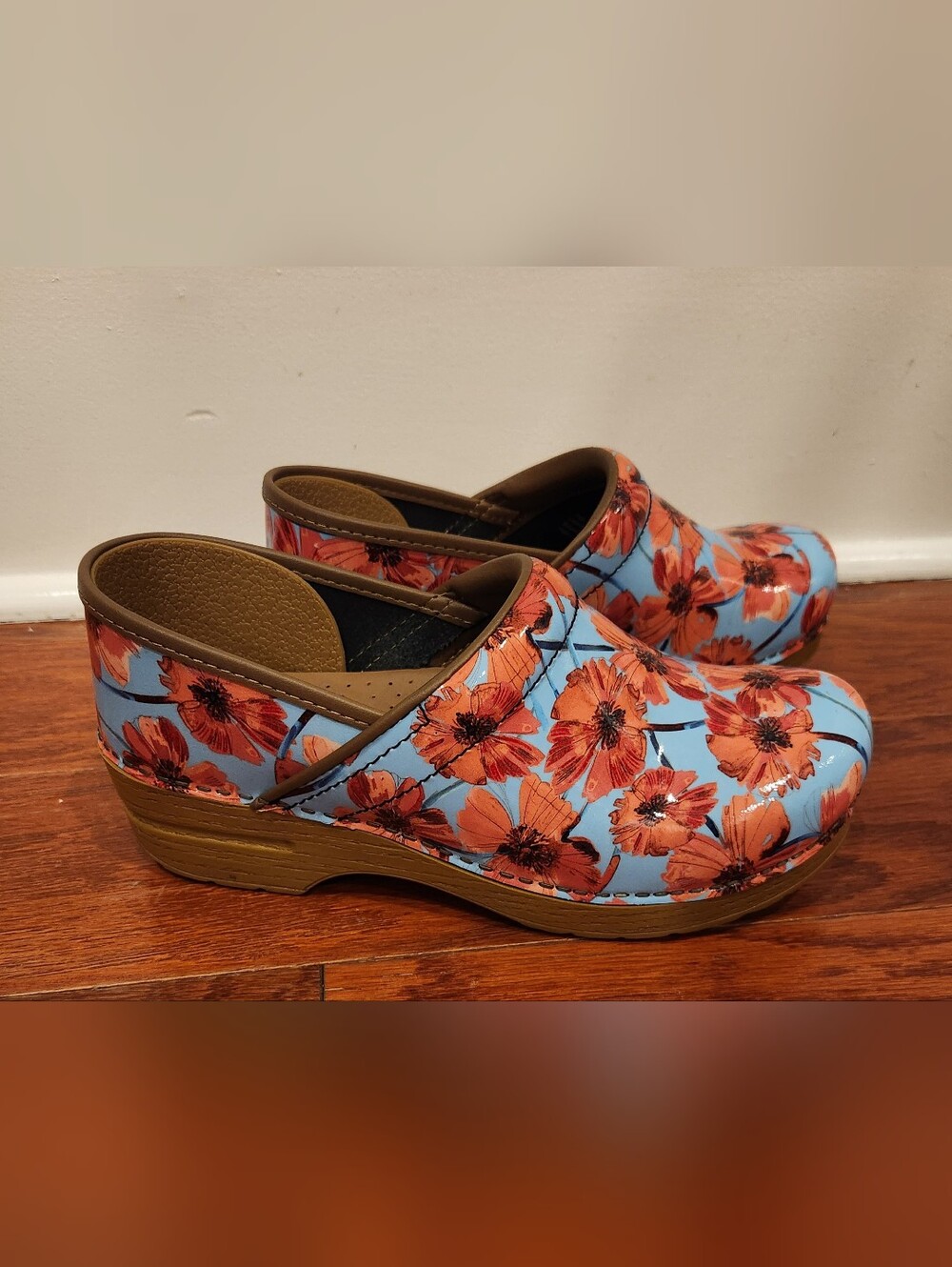 Dansko Women's Professional Poppies Patent Leather Nursing Clogs